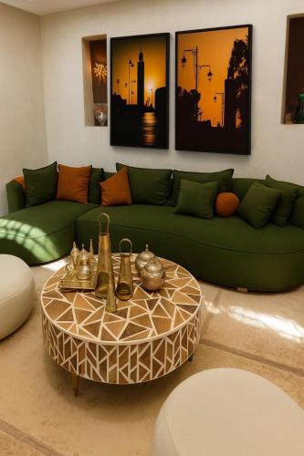 Et opholdsområde på Vibrant Medina Loft and Roof Top