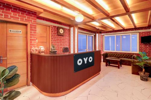 TV a/nebo společenská místnost v ubytování Hotel O Siris Luxury Cottage Amatra Dunsvirk Court