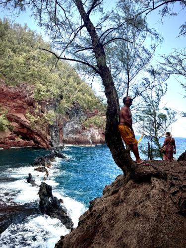 Φωτογραφία από το άλμπουμ του Explore Maui's diverse campgrounds and uncover the island's beauty from fresh perspectives every day as you journey with Aloha Glamp's great jeep equipped with a rooftop tent σε Paia