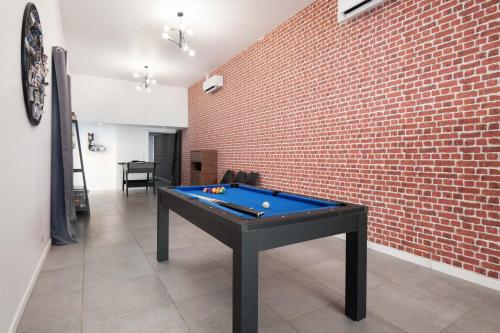 Bilik permainan di 3 appartements de standing côté jardin - sérénité et confort garantis