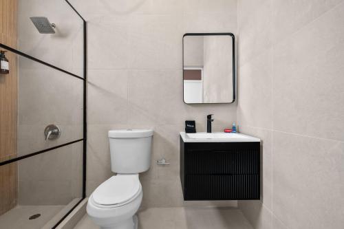 Un baño de Oceanside Swimming Pool Parking