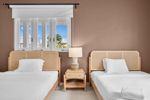 Cama o camas de una habitación en Oceanside Swimming Pool Parking