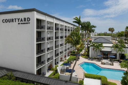 an aerial view of the courtyard hotel with a swimming pool at Courtyard Fort Lauderdale East Lauderdale-by-the-Sea in Fort Lauderdale