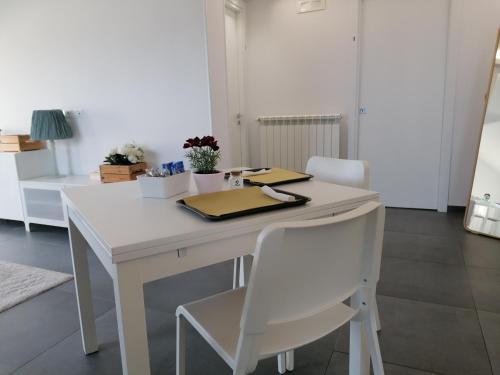 a white table and chairs in a room at Tivoli ShortLets - Catania in San Gregorio di Catania