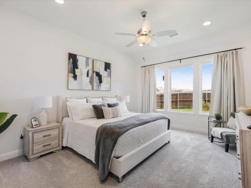 Postel nebo postele na pokoji v ubytování Modern Nest Corporate Rental LLC Royse City TX