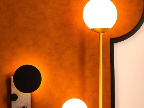 a lamp with a guitar next to a wall at Mercure Dunkerque Centre Gare in Dunkerque