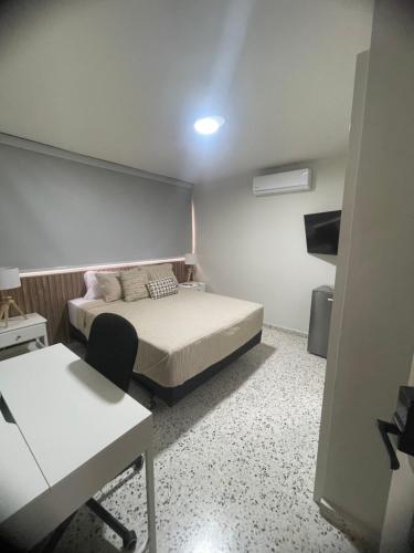 Кровать или кровати в номере Hostal FT Santiago Stay