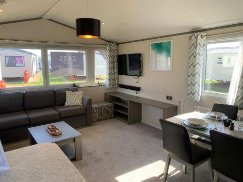 Televisyen dan/atau pusat hiburan di Eyemouth caravan park