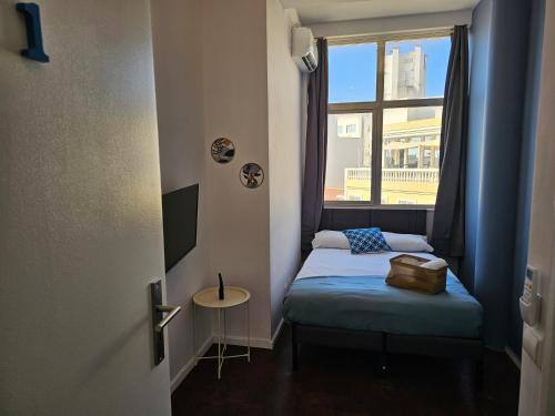 Un pat sau paturi într-o cameră la Blife Spanya - private rooms at Santantonya 3rd floor