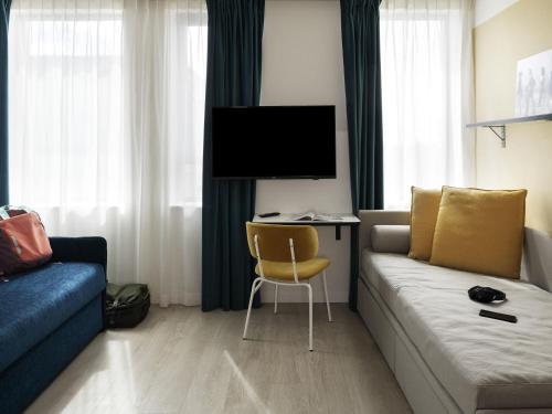TV a/nebo společenská místnost v ubytování Adagio Access Gent Centrum Dampoort
