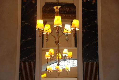 a chandelier with yellow lights in a window at Hotel Benevento in La Plata