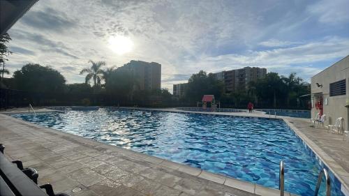 a large swimming pool with blue water in a city at Suite Vista Azul Ricaurte in Ricaurte