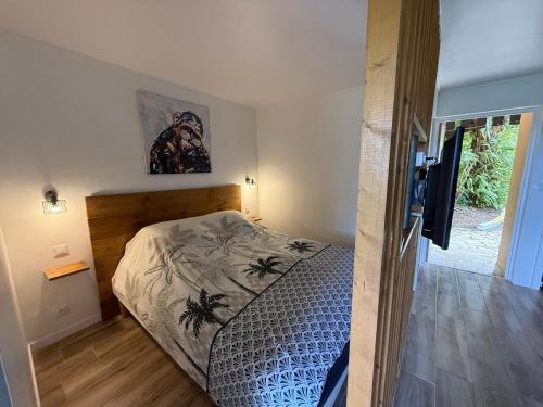 En eller flere senge i et værelse på Ti Kolibri