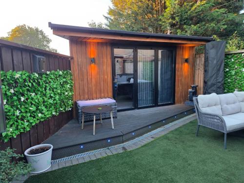 Imagen de la galería de The Chill Garden Room, en Shepton Mallet