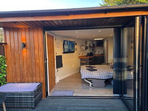 Imagen de la galería de The Chill Garden Room, en Shepton Mallet