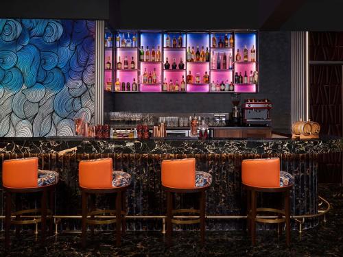 Salone o bar di Novotel Mumbai International Airport