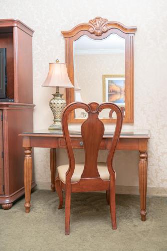 a desk with a mirror and a chair with a lamp at Fulton Steamboat Inn in Lancaster