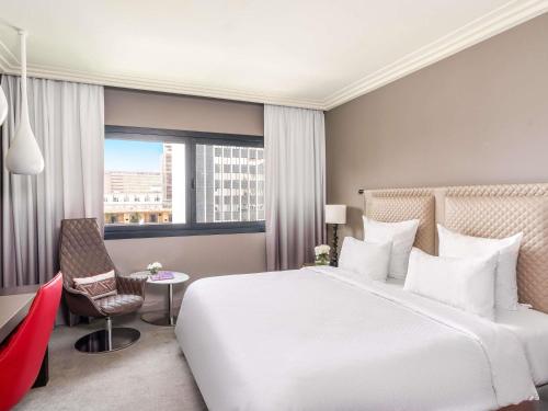 Ein Bett oder Betten in einem Zimmer der Unterkunft Movenpick Hotel Abidjan-Accor Group