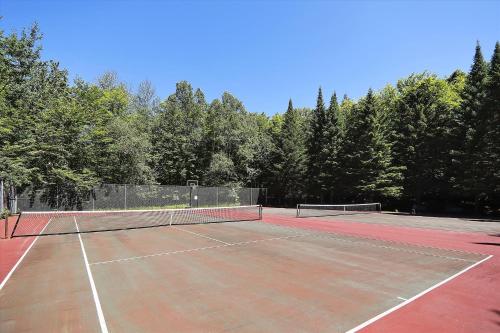 Tenis dan/atau kemudahan skuasy di Notchbrook 34 Apt atau berdekatan