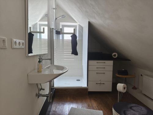 Billede fra billedgalleriet på statt HOTEL - individuelle, gemütliche Dachgeschoßwohnung zum wohlfühlen - im Herzen Oldenburg i Oldenburg