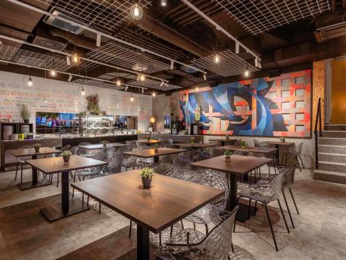 a restaurant with tables and chairs and a bar at ibis Styles Ljubljana Centre in Ljubljana