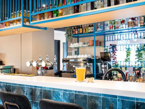Ο χώρος του lounge ή του μπαρ στο Ibis Styles Miramas