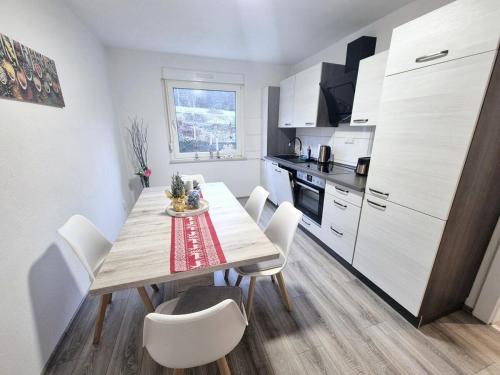 Η κουζίνα ή μικρή κουζίνα στο Ferienwohnung in Siegen Stadtmitte