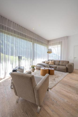 Un lugar para sentarse en Exclusive Apartment with Spa Area near Ischgl
