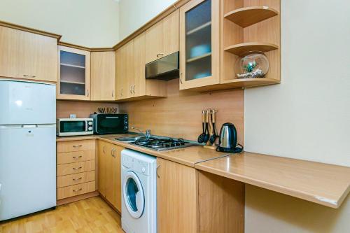 ครัวหรือมุมครัวของ ISKCON Apartment