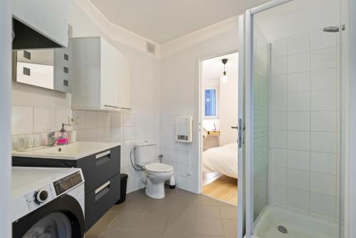 Un baño de Brederode Suites 207
