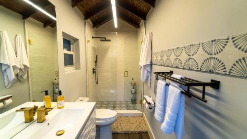 Ένα μπάνιο στο Villa Tropical - Your private Miami Resort with a heated pool