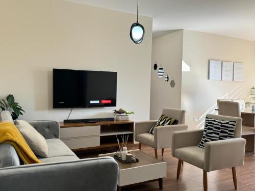 Et tv og/eller underholdning på Familiar con terraza privada zona norte