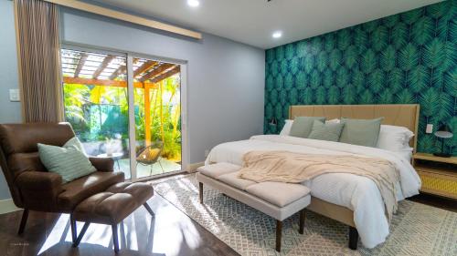 Ένα ή περισσότερα κρεβάτια σε δωμάτιο στο Villa Tropical - Your private Miami Resort with a heated pool