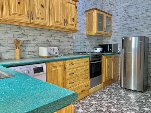 Kuchyň nebo kuchyňský kout v ubytování Jawara Kunda Apartments