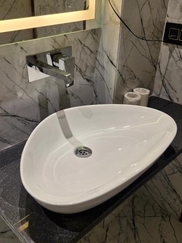 Ένα μπάνιο στο Hotel Vanson Villa