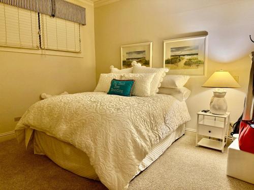 Giường trong phòng chung tại HVC 203 Spa Pool on Longboat Key