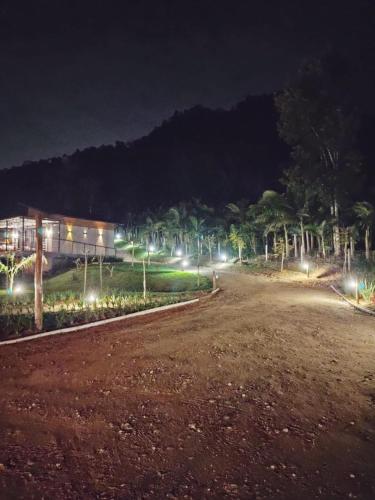 Pemandangan gunung umum atau pemandangan gunung yang diambil dari rumah percutian