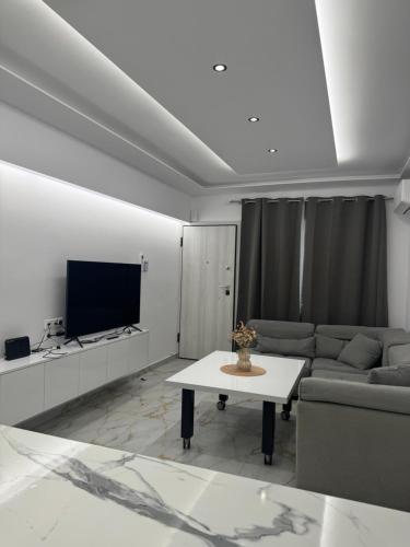 Cozy, Quiet & Modern Apartment