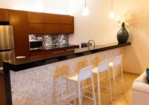 Una cocina o cocineta en Playing Paradise - Perfect Escape