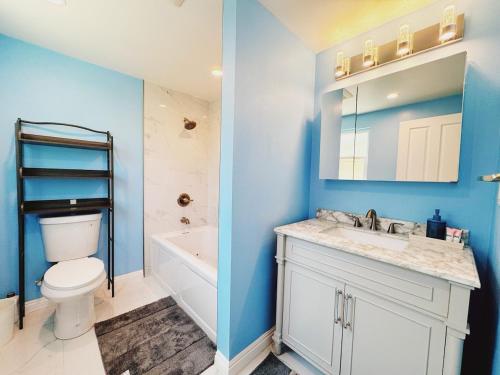 a bathroom with a toilet and a sink and a bath tub at Spacious 4B2B HOUSE DTLA & Disney Office Gym in Hacienda Heights