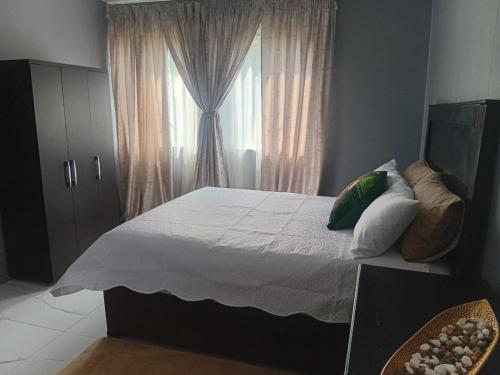 Ένα ή περισσότερα κρεβάτια σε δωμάτιο στο Kings Lifestyle Apartments, City Retreat