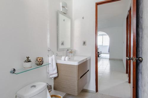 Φωτογραφία από το άλμπουμ του Casa con jardín en Coyoacán con WiFi 500 Mbps y auto check in σε Coyoacán