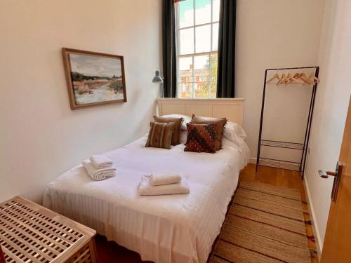 En eller flere senge i et værelse på Fabulous 2 bed in Leiston