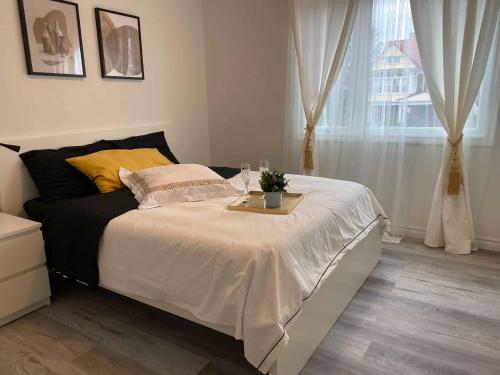 صورة لـ Bentley Commons Fallsview - Luxury 4 Bedroom 4 Bath Townhouse في شلالات نياجارا