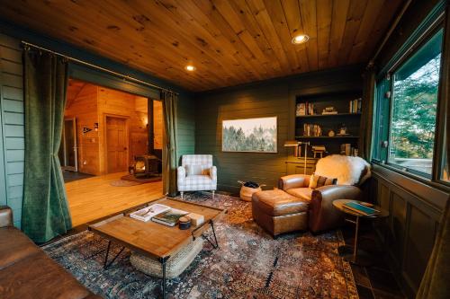 Χώρος καθιστικού στο River Ridge Cabin, in the heart of Vermont