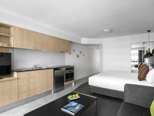 A cozinha ou kitchenette de Mantra on Kent