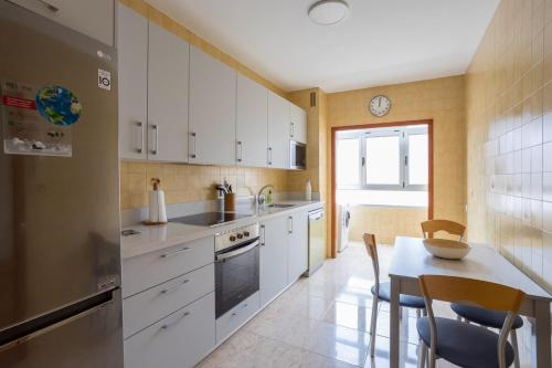 Flatguest Las Canteras Beach 10 + Wifi + 5 Pax