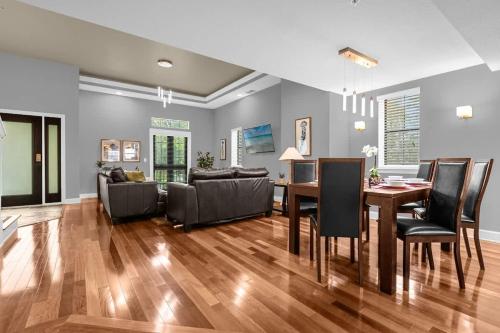 a dining room and living room with a table and chairs at Cozy & Elegant 4BR Enchanted Townhouse - 1 Mile to Disney with Resort Pool, Gym, & Jacuzzi in Orlando
