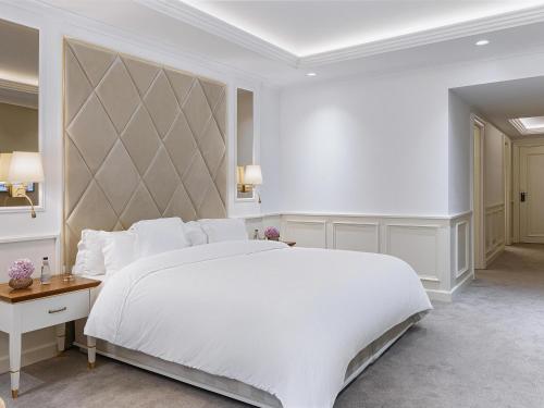 a large white bedroom with a large white bed at Heritage Grand Perast By Rixos in Perast