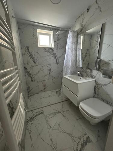 Ένα μπάνιο στο Fox Apartament